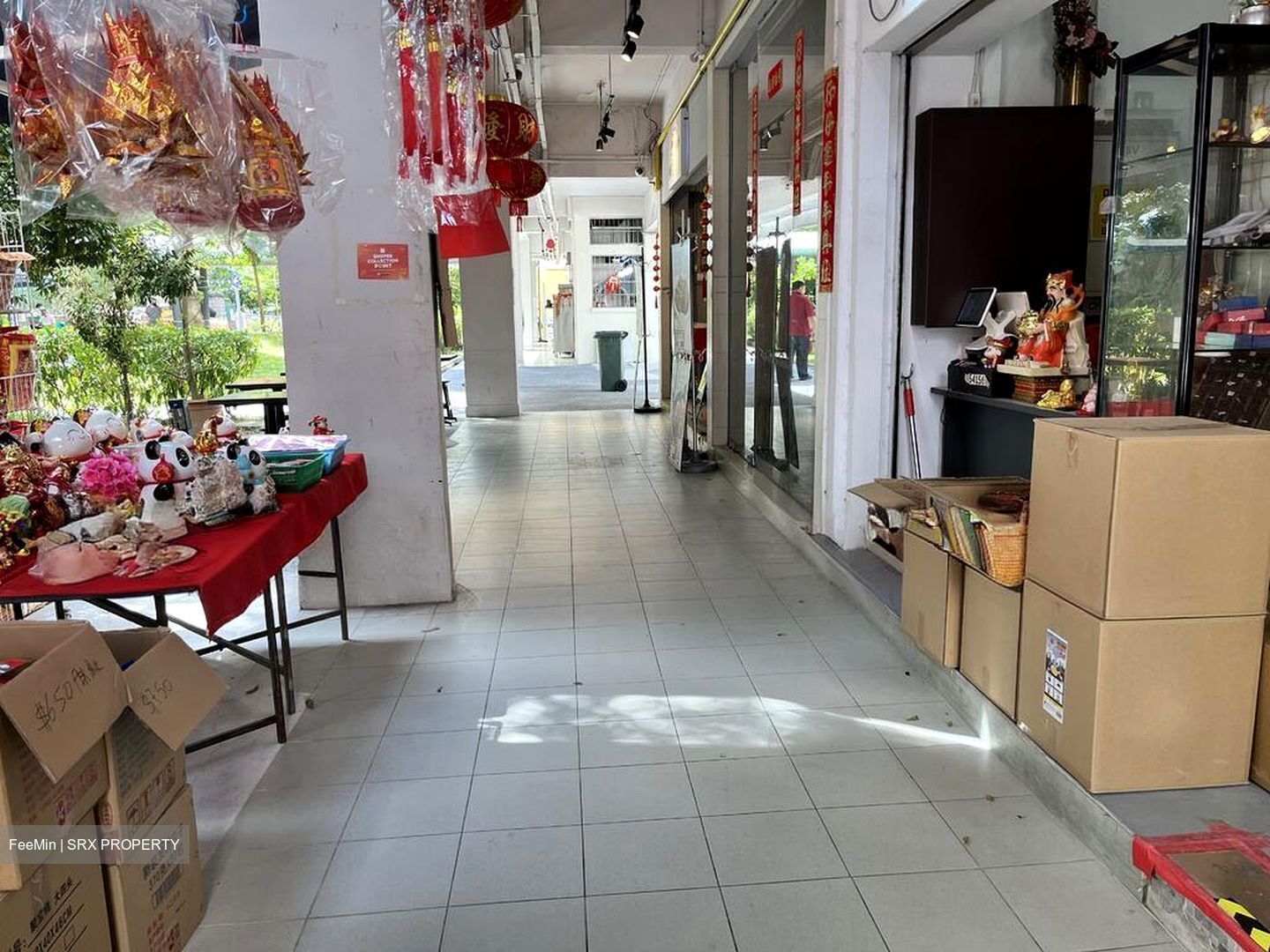 Silat Avenue (D3), Retail #524580271